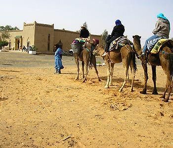 Les Pyramides Hotel 梅尔祖卡 外观 照片